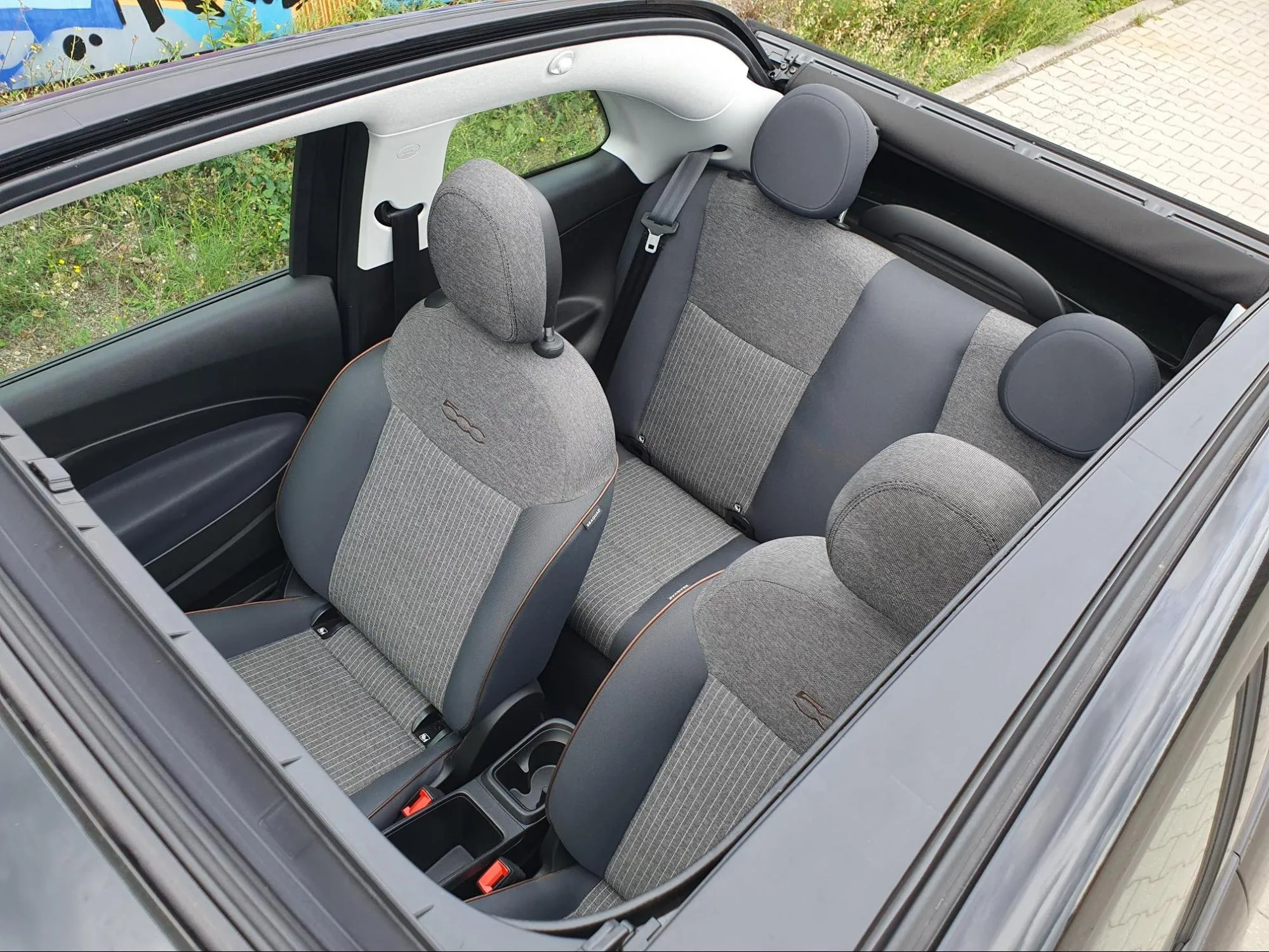 Innenraum eines gebrauchten Elektroautos aus der ehemaligen nextmove-Flotte