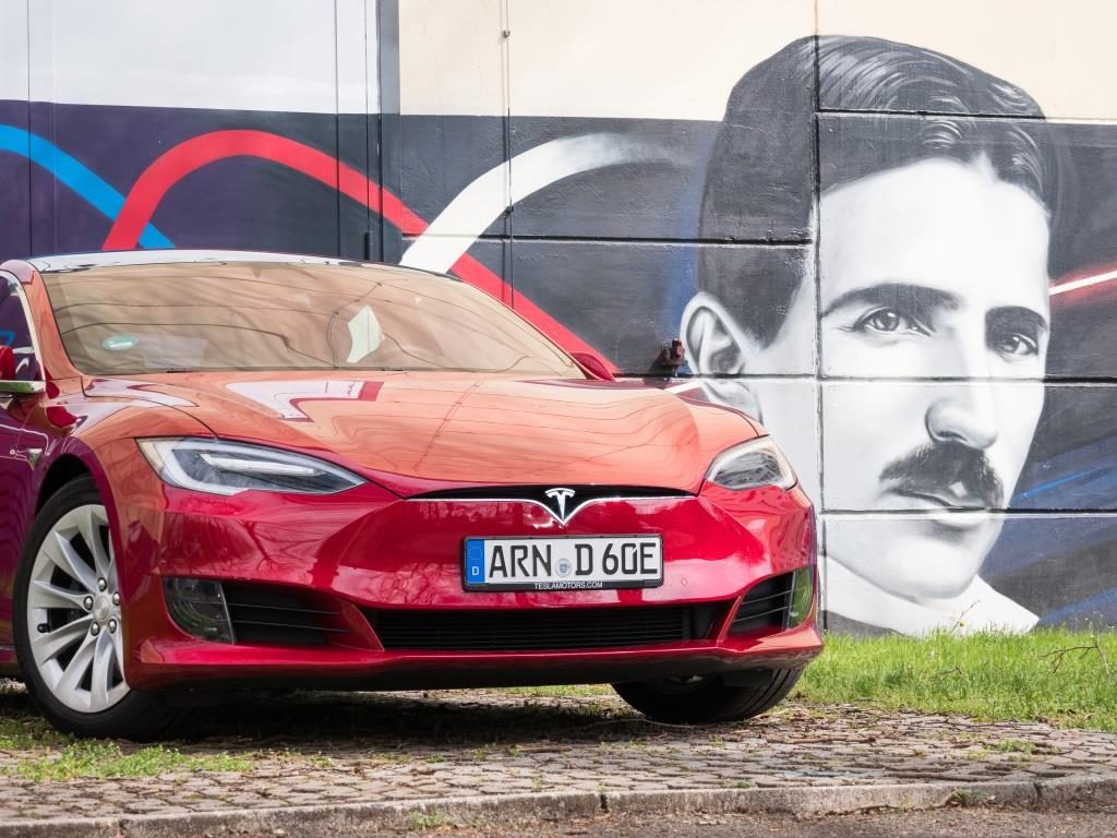 TESLA Model S 100D