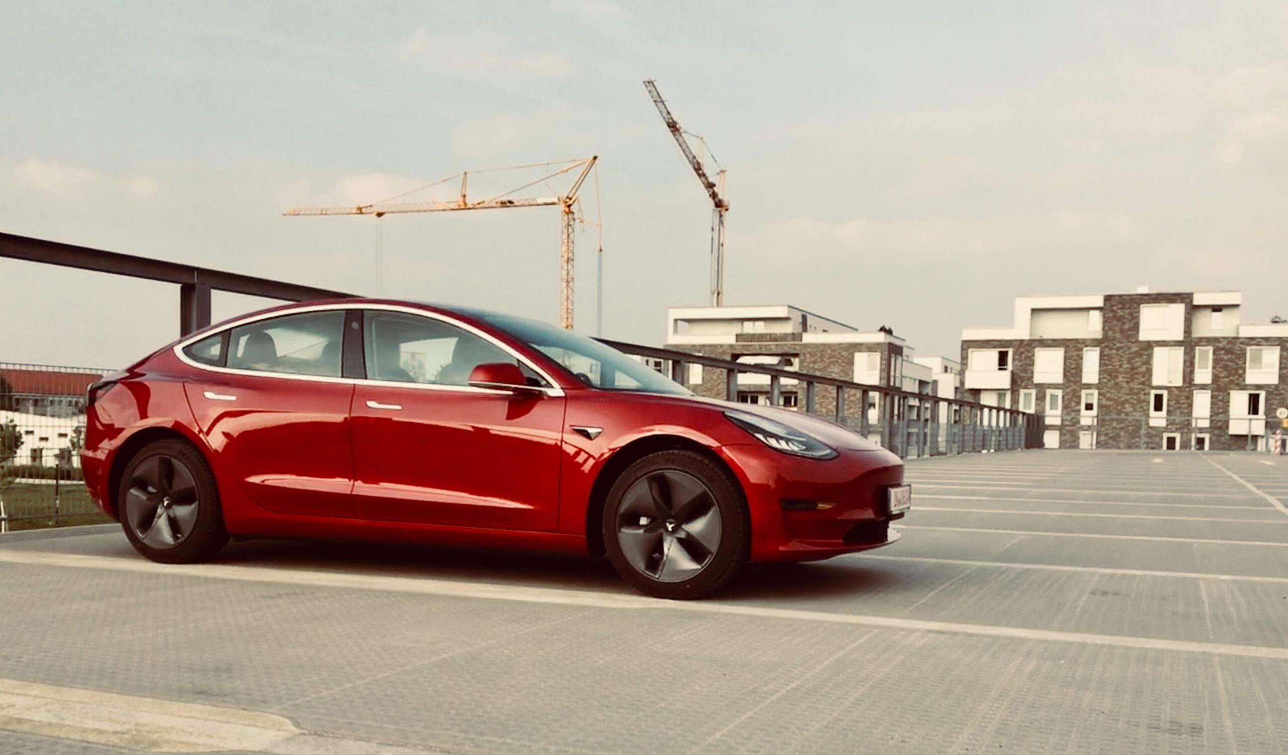 www.nextmove.de Tesla Model 3 Parkplatz