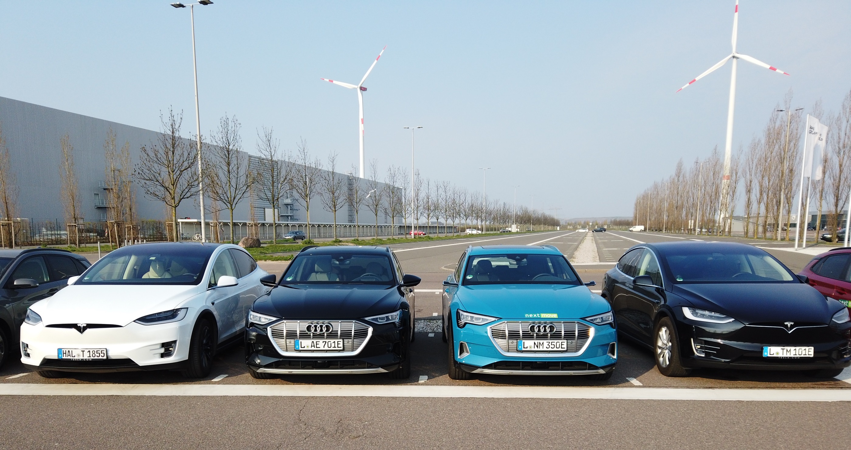 Elektroautos Mieten Autobahn Test Audi E Tron Against The