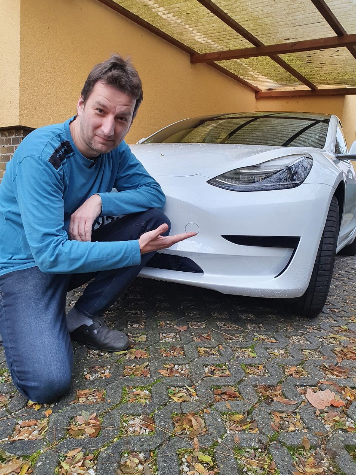 Image: nextmove managing director Stefan Moeller with the test car