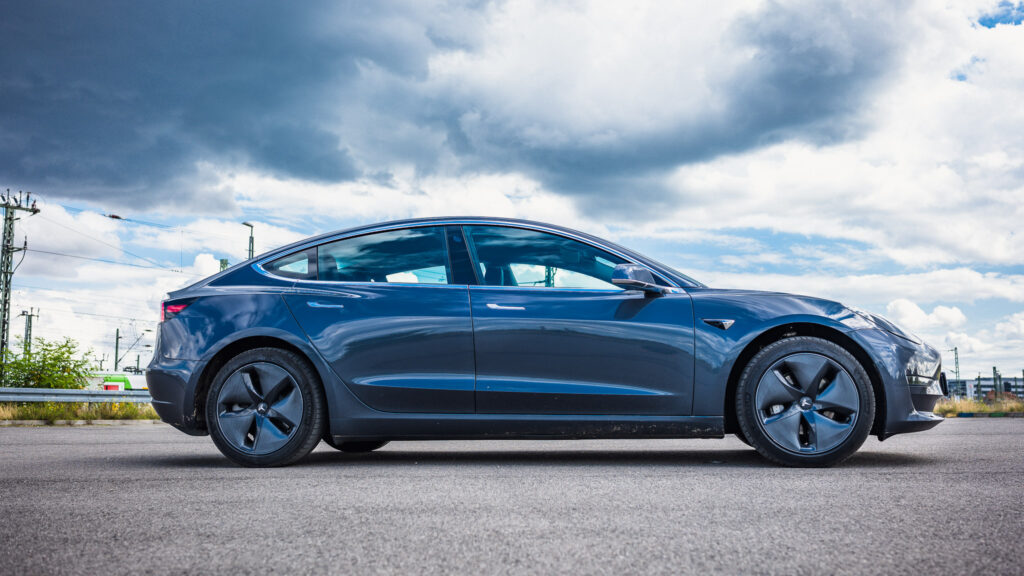 nextmove Tesla Model 3 grau