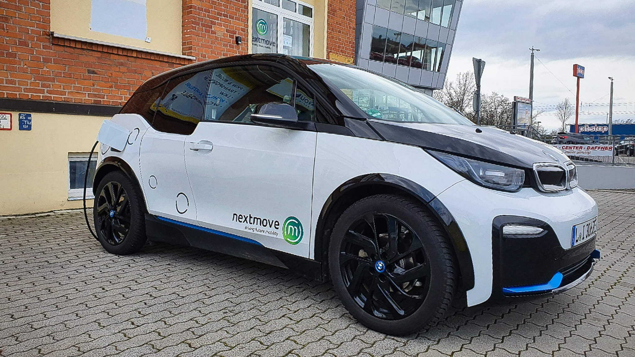 BMW i3 Elektrofahrzeuge helfen bei der Stabilisierung des Stromnetzes und  können für ihre Besitzer sogar Geld verdienen.