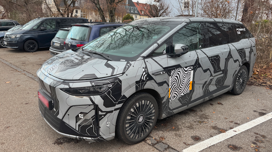 XPeng X9 mit neuer Folierung