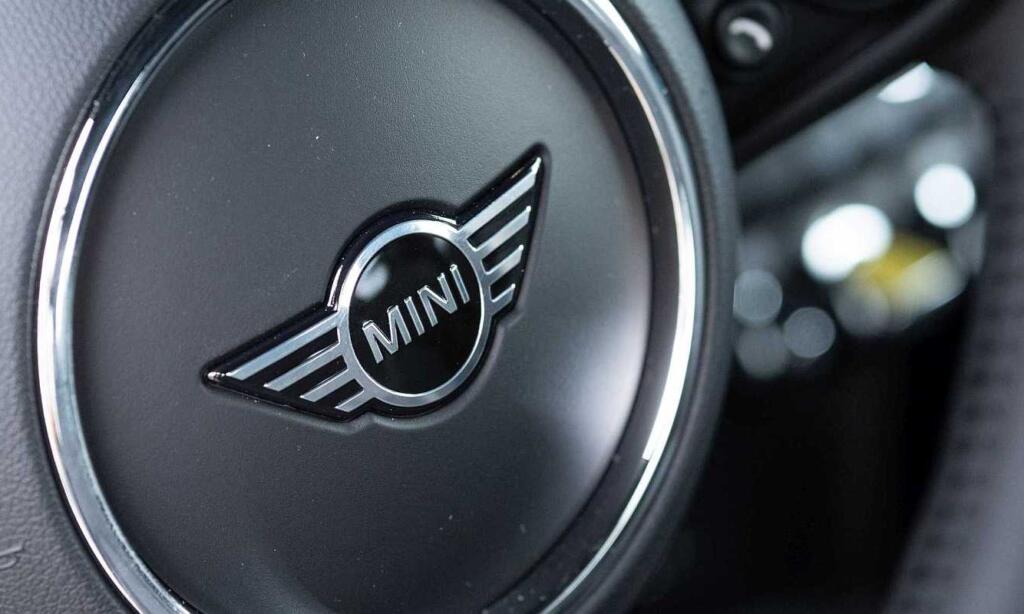 Mini Cooper SE Detail Logo nextmove