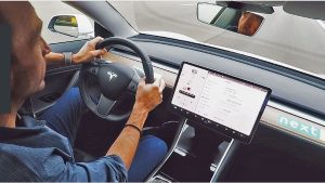Thomas Geiger testet unser Tesla Model 3 für die Autozeitung