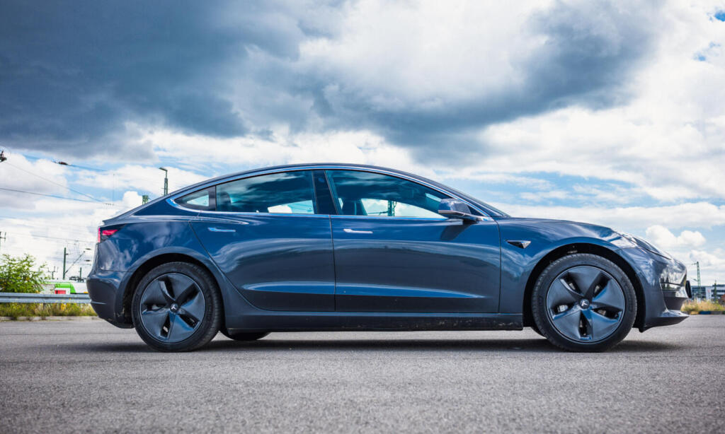 nextmove Tesla Model 3 grau